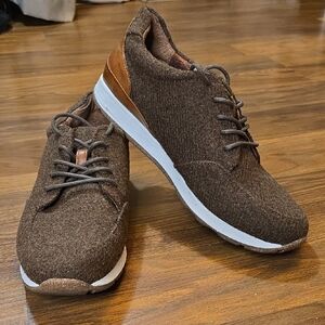 b.o.c. Women's Kasey Lace Up Comfort Sneaker